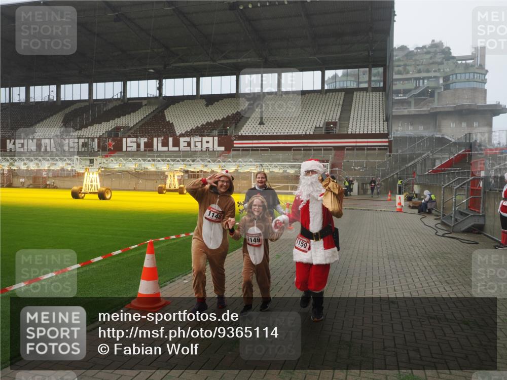 07.12.2025 - St. Pauli X-Mass-Run No. 15 Fabian Wolf http://msf.ph/oto/9365114 07.12.2025 10:11:04 Ziel 57, 979, 983, 1148, 1149, 1150, 1426, 1929, 1935, 2530 meine-sportfotos.de