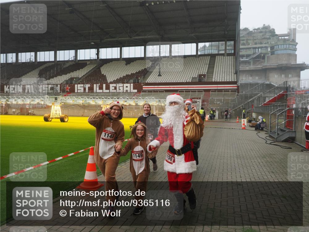 07.12.2025 - St. Pauli X-Mass-Run No. 15 Fabian Wolf http://msf.ph/oto/9365116 07.12.2025 10:11:04 Ziel 57, 979, 983, 1148, 1149, 1150, 1426, 1929, 1935, 2530 meine-sportfotos.de