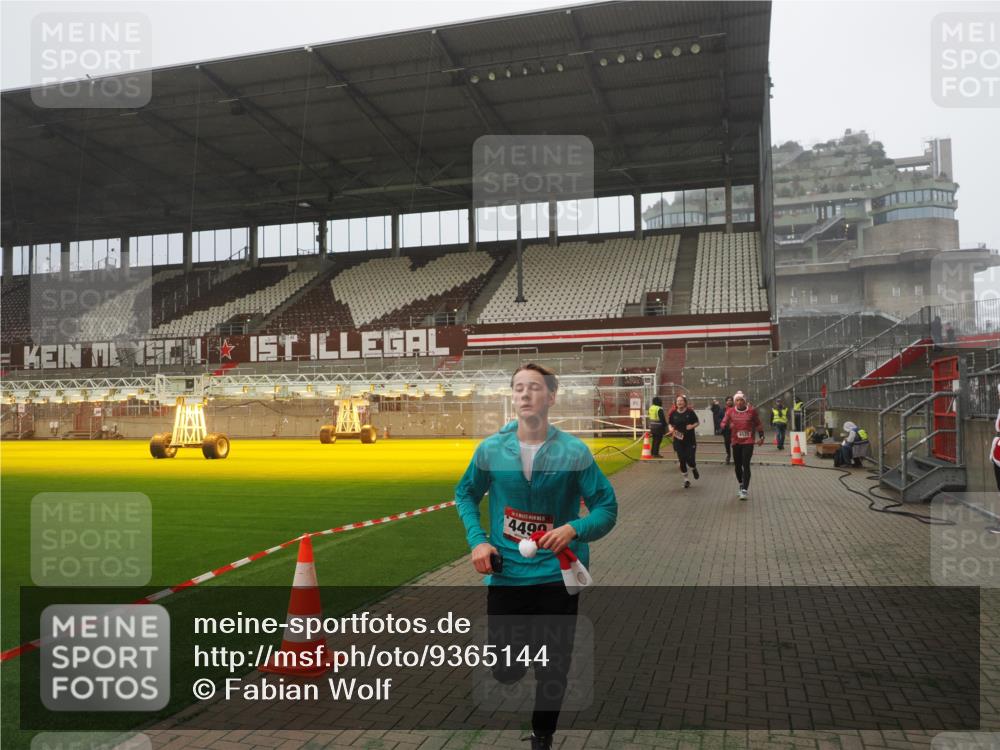 07.12.2025 - St. Pauli X-Mass-Run No. 15 Fabian Wolf http://msf.ph/oto/9365144 07.12.2025 10:11:20 Ziel 1969, 3354, 3815, 4499, 4525, 4659, 4661 meine-sportfotos.de
