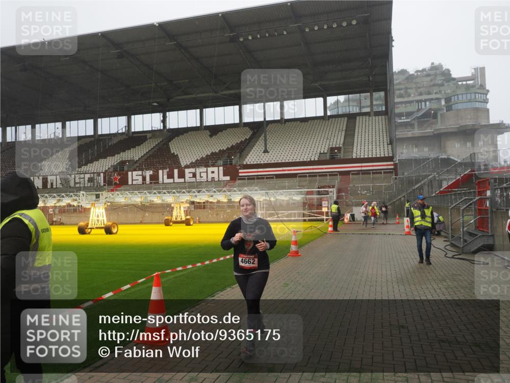 07.12.2025 - St. Pauli X-Mass-Run No. 15 Fabian Wolf http://msf.ph/oto/9365175 07.12.2025 10:11:32 Ziel 2909, 3085, 3354, 4499, 4525, 4659, 4661, 4662 meine-sportfotos.de