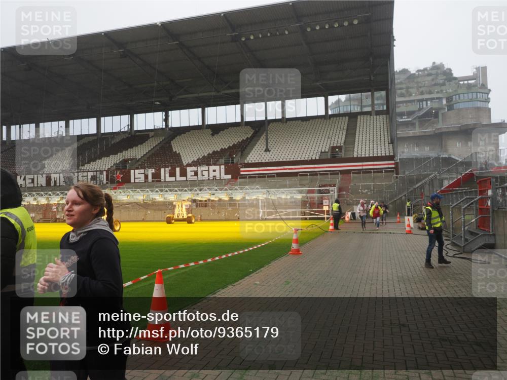 07.12.2025 - St. Pauli X-Mass-Run No. 15 Fabian Wolf http://msf.ph/oto/9365179 07.12.2025 10:11:33 Ziel 670, 2909, 3085, 3354, 4499, 4525, 4659, 4661, 4662 meine-sportfotos.de