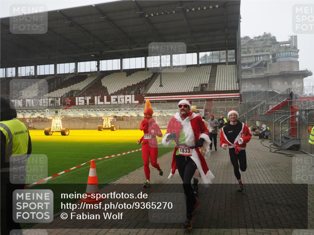 07.12.2025 - St. Pauli X-Mass-Run No. 15 Fabian Wolf http://msf.ph/oto/9365270 07.12.2025 10:12:03 Ziel 756, 1389, 1526, 1687, 1688, 1833, 2177, 2906, 3767, 3870, 3932, 3935, 4658 meine-sportfotos.de