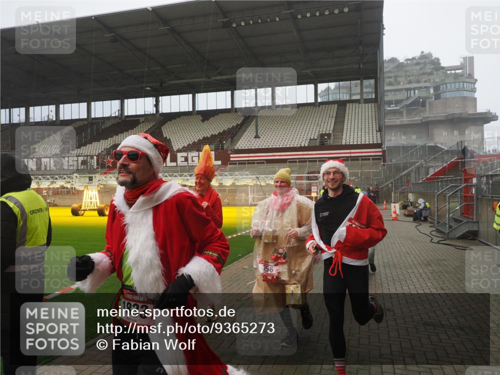 07.12.2025 - St. Pauli X-Mass-Run No. 15 Fabian Wolf http://msf.ph/oto/9365273 07.12.2025 10:12:03 Ziel 756, 1389, 1526, 1687, 1688, 1833, 2177, 2906, 3767, 3870, 3932, 3935, 4658 meine-sportfotos.de