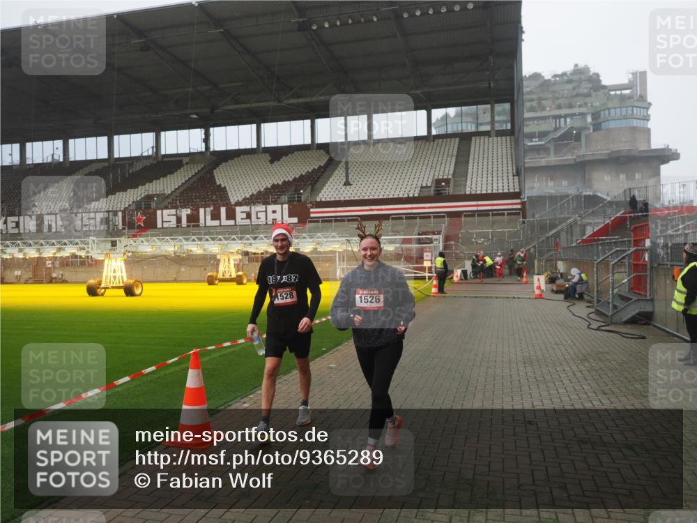 07.12.2025 - St. Pauli X-Mass-Run No. 15 Fabian Wolf http://msf.ph/oto/9365289 07.12.2025 10:12:13 Ziel 756, 1389, 1526, 1833, 2177, 3870, 4658 meine-sportfotos.de