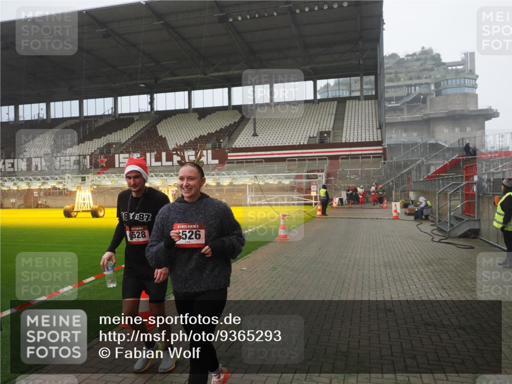 07.12.2025 - St. Pauli X-Mass-Run No. 15 Fabian Wolf http://msf.ph/oto/9365293 07.12.2025 10:12:13 Ziel 756, 1389, 1526, 1833, 2177, 3870, 4658 meine-sportfotos.de