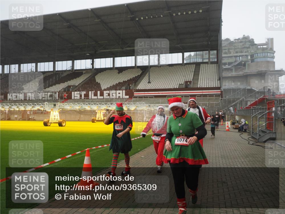 07.12.2025 - St. Pauli X-Mass-Run No. 15 Fabian Wolf http://msf.ph/oto/9365309 07.12.2025 10:12:29 Ziel 1070, 1072, 1074, 1077, 2758, 2760, 2770, 3585 meine-sportfotos.de