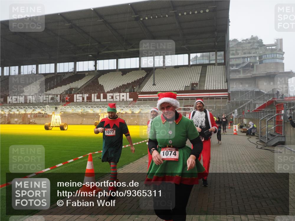 07.12.2025 - St. Pauli X-Mass-Run No. 15 Fabian Wolf http://msf.ph/oto/9365311 07.12.2025 10:12:30 Ziel 1070, 1072, 1074, 1077, 2758, 2760, 2770, 3585 meine-sportfotos.de