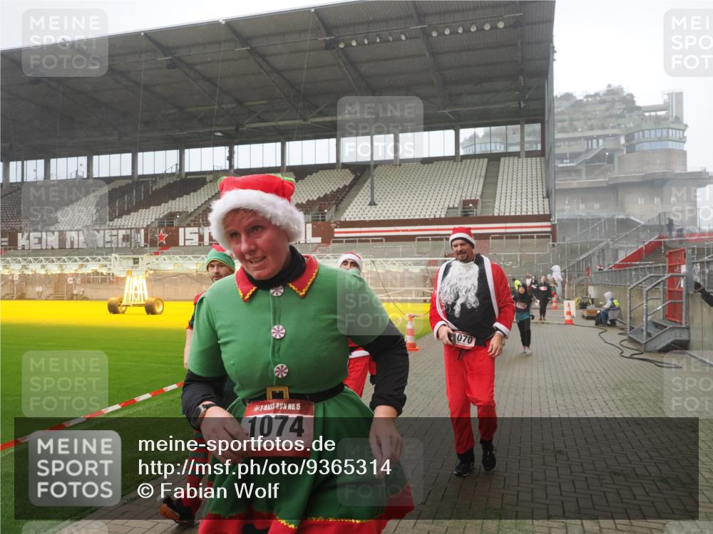 07.12.2025 - St. Pauli X-Mass-Run No. 15 Fabian Wolf http://msf.ph/oto/9365314 07.12.2025 10:12:31 Ziel 1070, 1072, 1074, 1077, 2758, 2760, 2770, 3585 meine-sportfotos.de