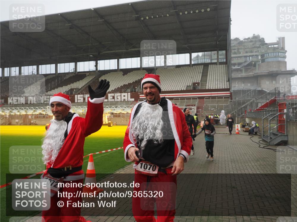 07.12.2025 - St. Pauli X-Mass-Run No. 15 Fabian Wolf http://msf.ph/oto/9365320 07.12.2025 10:12:32 Ziel 1070, 1072, 1074, 1077, 2758, 2760, 2770, 3585 meine-sportfotos.de