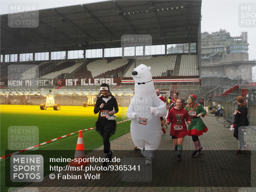 07.12.2025 - St. Pauli X-Mass-Run No. 15 Fabian Wolf http://msf.ph/oto/9365341 07.12.2025 10:12:46 Ziel 9, 18, 938, 2770, 3040, 3428, 3514, 3551, 3557, 3585, 3799, 3834, 3836 meine-sportfotos.de