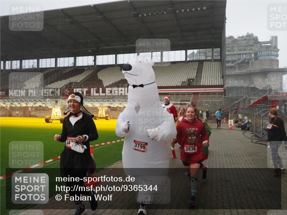 07.12.2025 - St. Pauli X-Mass-Run No. 15 Fabian Wolf http://msf.ph/oto/9365344 07.12.2025 10:12:46 Ziel 9, 18, 938, 2770, 3040, 3428, 3514, 3551, 3557, 3585, 3799, 3834, 3836 meine-sportfotos.de