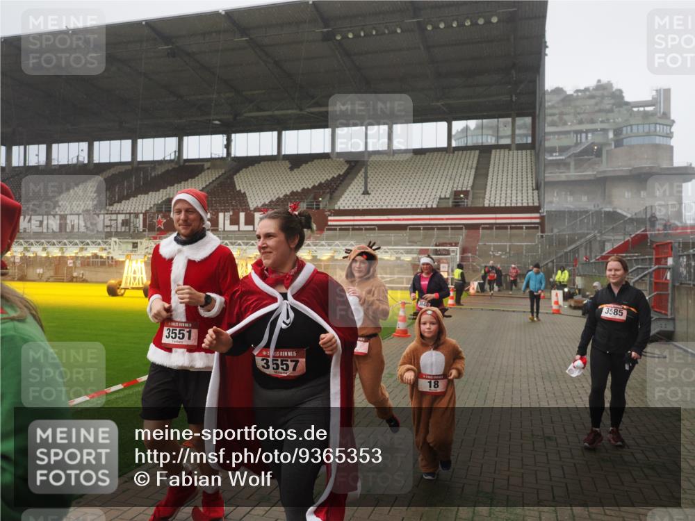 07.12.2025 - St. Pauli X-Mass-Run No. 15 Fabian Wolf http://msf.ph/oto/9365353 07.12.2025 10:12:48 Ziel 9, 18, 938, 3040, 3428, 3514, 3551, 3557, 3585, 3799, 3834, 3836 meine-sportfotos.de
