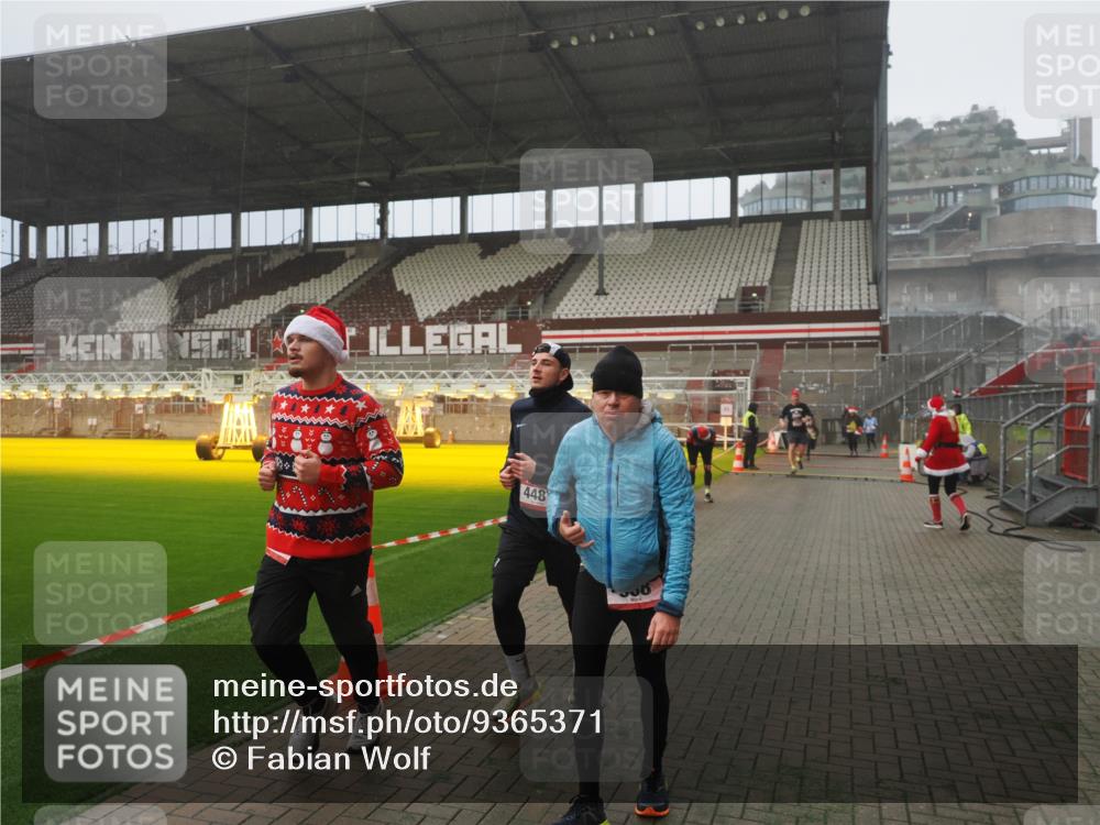 07.12.2025 - St. Pauli X-Mass-Run No. 15 Fabian Wolf http://msf.ph/oto/9365371 07.12.2025 10:12:57 Ziel 9, 18, 80, 938, 1397, 2687, 3040, 3551, 3557, 4487 meine-sportfotos.de