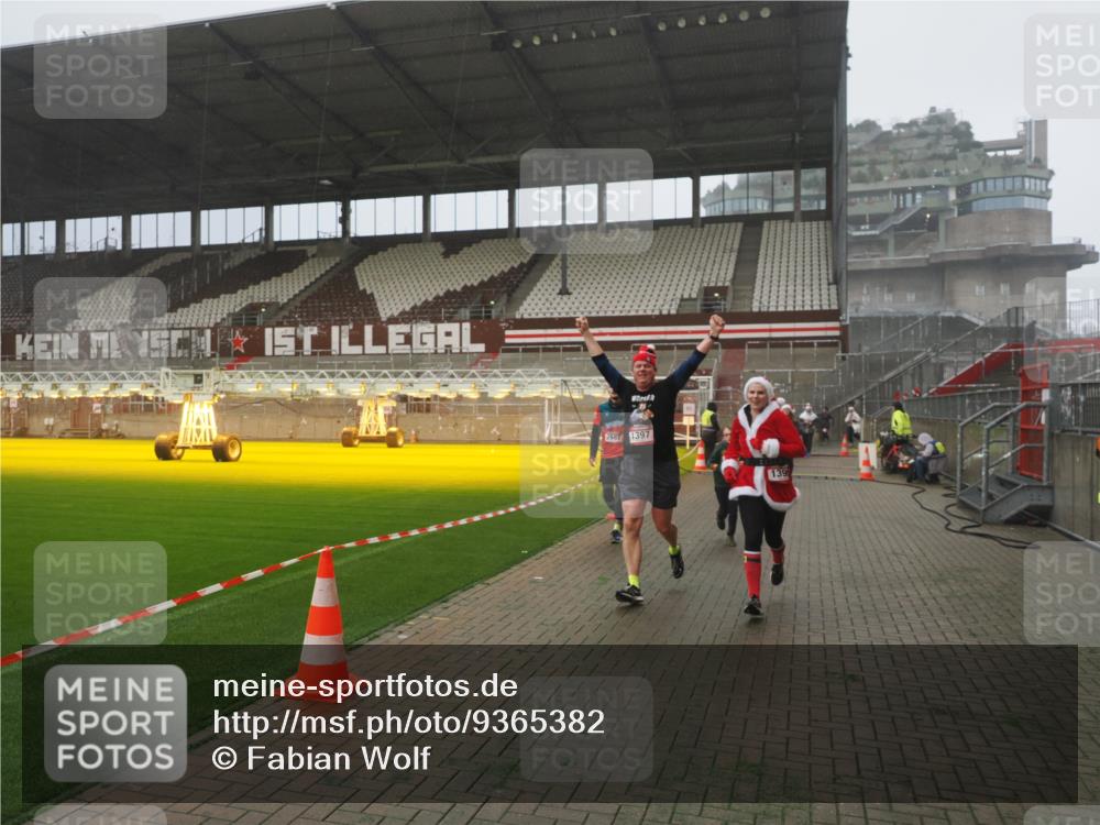 07.12.2025 - St. Pauli X-Mass-Run No. 15 Fabian Wolf http://msf.ph/oto/9365382 07.12.2025 10:13:02 Ziel 80, 938, 1397, 1733, 2687, 2711, 2712, 4487 meine-sportfotos.de