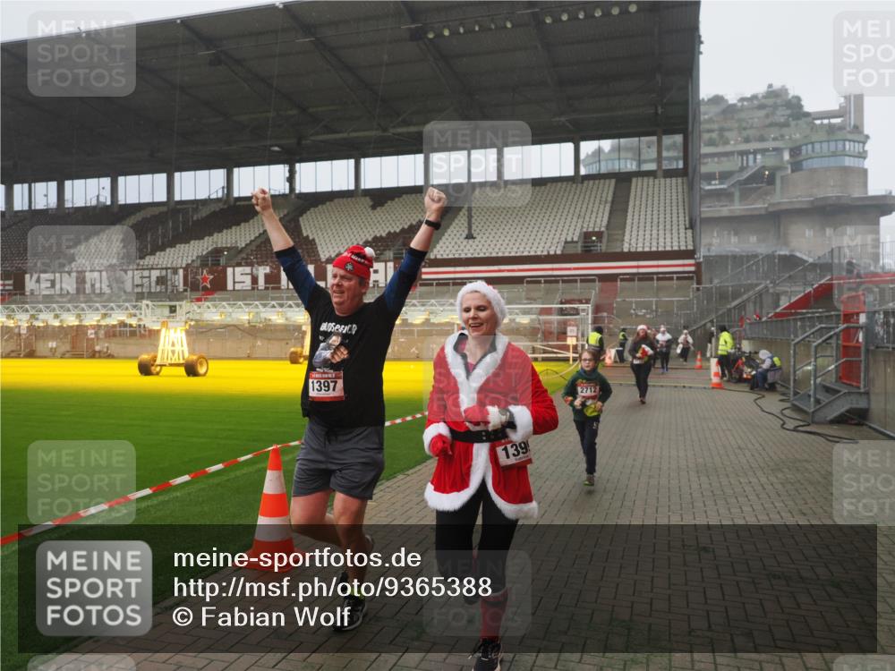 07.12.2025 - St. Pauli X-Mass-Run No. 15 Fabian Wolf http://msf.ph/oto/9365388 07.12.2025 10:13:03 Ziel 80, 938, 1397, 1733, 2687, 2711, 2712, 3588, 4487 meine-sportfotos.de