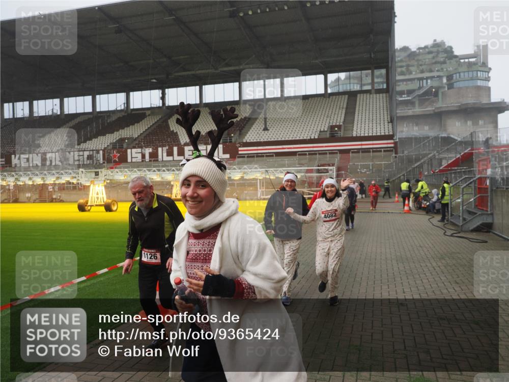 07.12.2025 - St. Pauli X-Mass-Run No. 15 Fabian Wolf http://msf.ph/oto/9365424 07.12.2025 10:13:17 Ziel 1044, 1062, 1126, 1220, 1733, 2711, 2712, 3588, 3589, 4081, 4082, 4083, 4664 meine-sportfotos.de