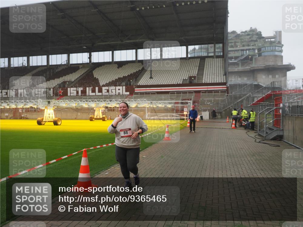 07.12.2025 - St. Pauli X-Mass-Run No. 15 Fabian Wolf http://msf.ph/oto/9365465 07.12.2025 10:13:40 Ziel 88, 970, 1699, 2905 meine-sportfotos.de