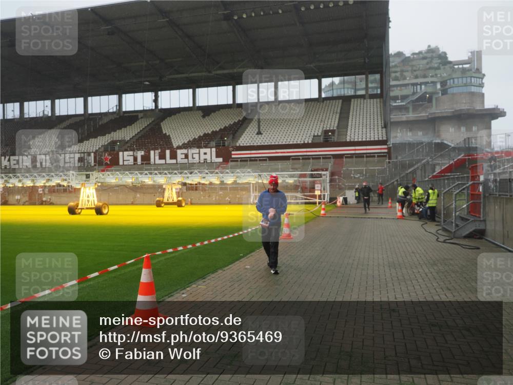 07.12.2025 - St. Pauli X-Mass-Run No. 15 Fabian Wolf http://msf.ph/oto/9365469 07.12.2025 10:13:45 Ziel 88, 970, 1699, 2905, 2951 meine-sportfotos.de