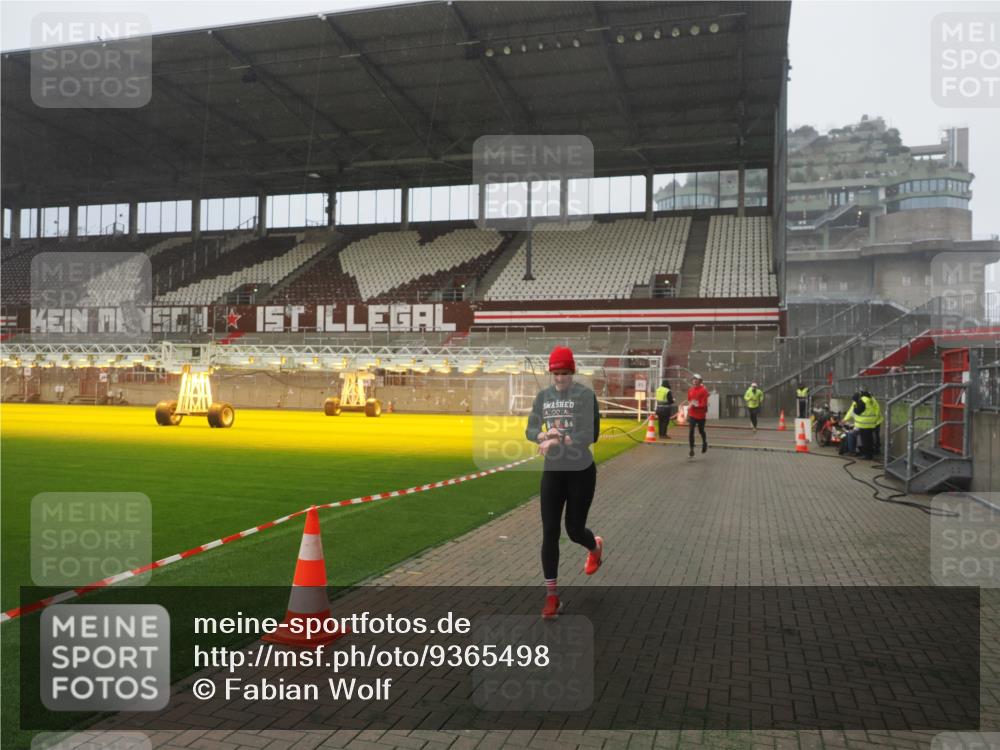 07.12.2025 - St. Pauli X-Mass-Run No. 15 Fabian Wolf http://msf.ph/oto/9365498 07.12.2025 10:14:08 Ziel 3243, 4371, 4502, 4526 meine-sportfotos.de