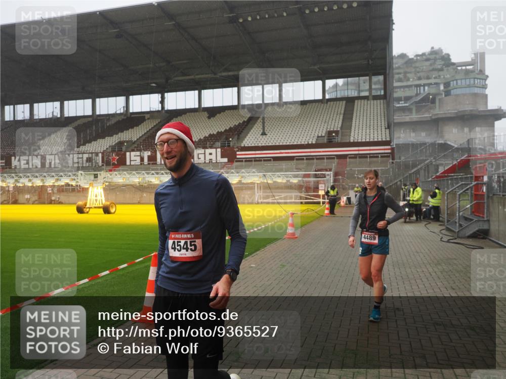 07.12.2025 - St. Pauli X-Mass-Run No. 15 Fabian Wolf http://msf.ph/oto/9365527 07.12.2025 10:14:22 Ziel 174, 352, 1158, 3243, 4489, 4545 meine-sportfotos.de