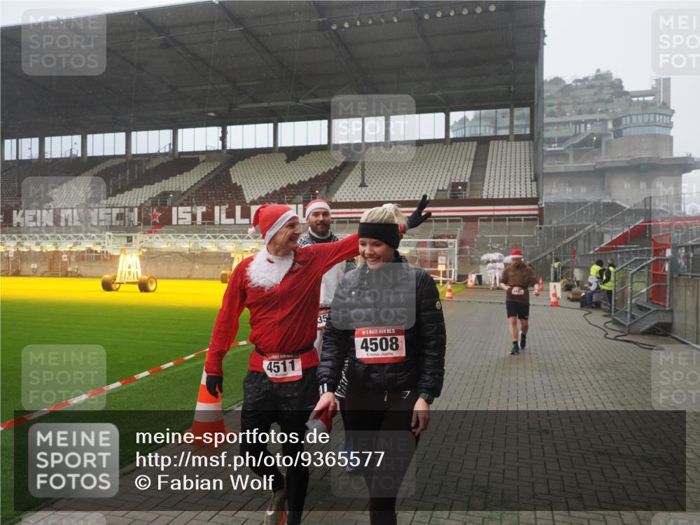 07.12.2025 - St. Pauli X-Mass-Run No. 15 Fabian Wolf http://msf.ph/oto/9365577 07.12.2025 10:14:45 Ziel 2564, 2617, 2618, 2864, 3481, 3565, 4508 meine-sportfotos.de