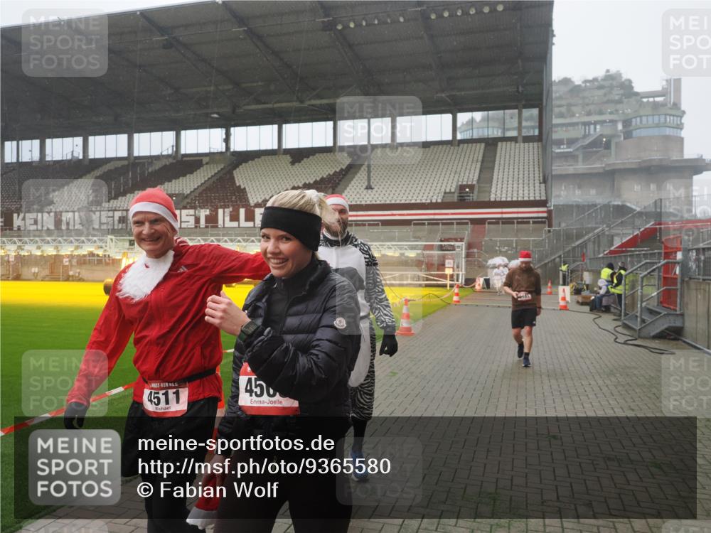 07.12.2025 - St. Pauli X-Mass-Run No. 15 Fabian Wolf http://msf.ph/oto/9365580 07.12.2025 10:14:46 Ziel 2564, 2617, 2864, 3481, 3565, 4508 meine-sportfotos.de