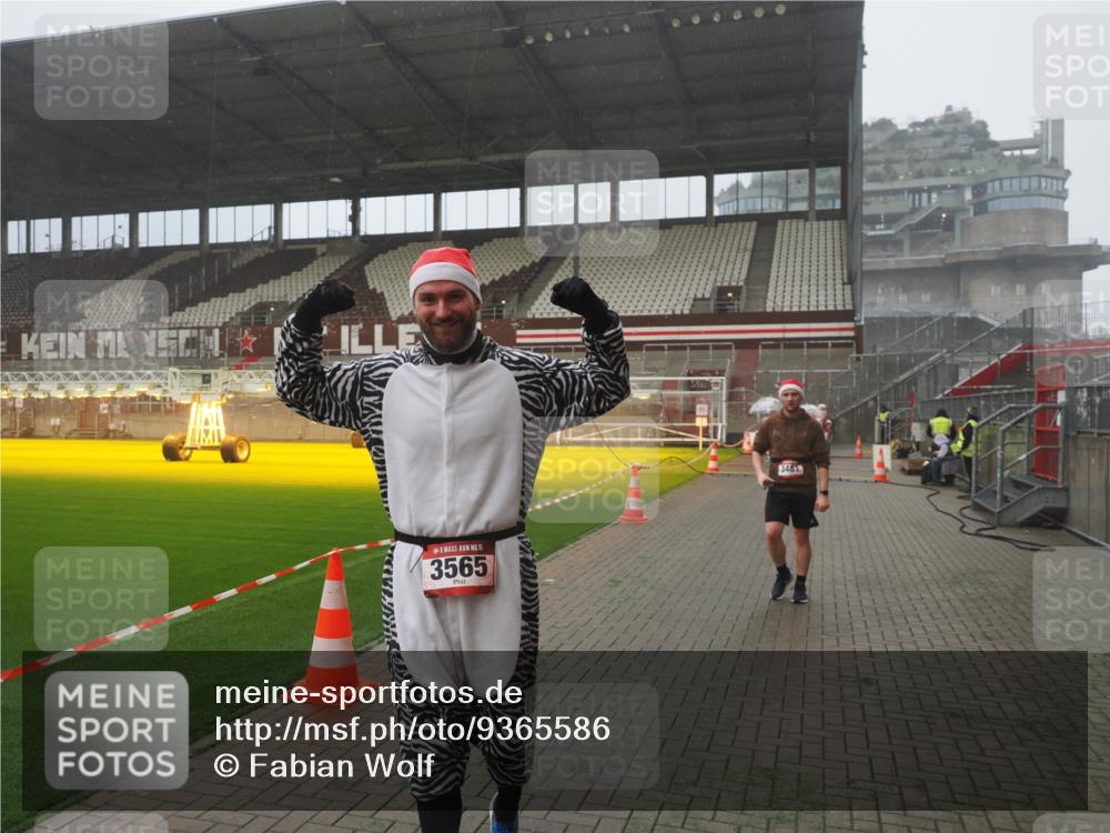 07.12.2025 - St. Pauli X-Mass-Run No. 15 Fabian Wolf http://msf.ph/oto/9365586 07.12.2025 10:14:47 Ziel 1867, 1873, 2864, 3481, 3565, 4508 meine-sportfotos.de