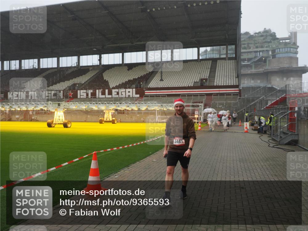 07.12.2025 - St. Pauli X-Mass-Run No. 15 Fabian Wolf http://msf.ph/oto/9365593 07.12.2025 10:14:50 Ziel 1363, 1867, 1869, 1873, 3481, 3565 meine-sportfotos.de
