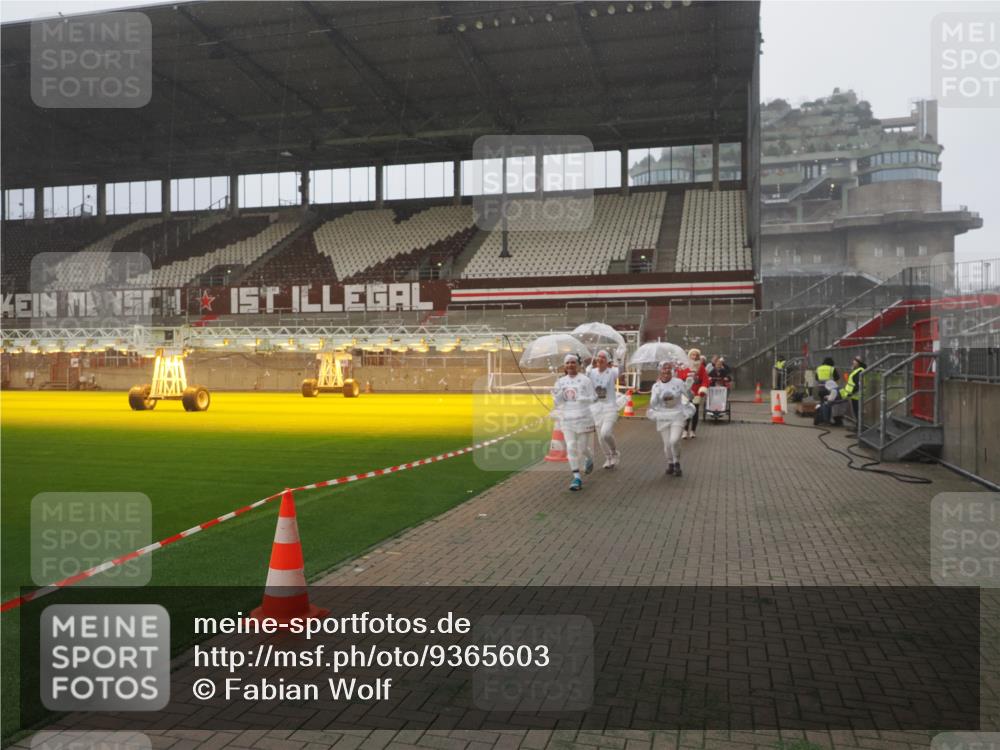 07.12.2025 - St. Pauli X-Mass-Run No. 15 Fabian Wolf http://msf.ph/oto/9365603 07.12.2025 10:14:54 Ziel 762, 1363, 1867, 1869, 1873, 3481, 4001, 4004 meine-sportfotos.de