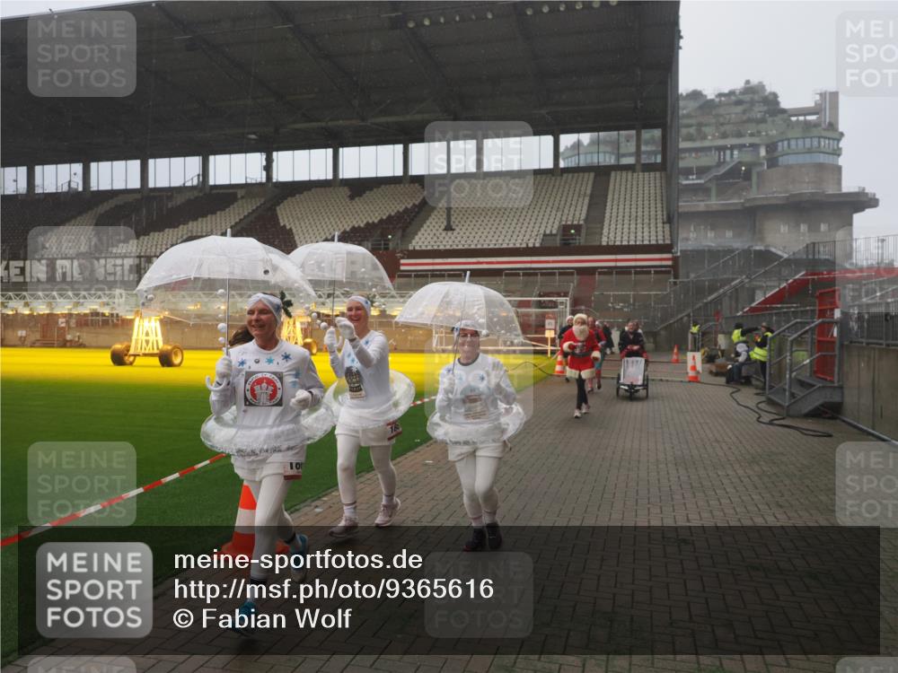 07.12.2025 - St. Pauli X-Mass-Run No. 15 Fabian Wolf http://msf.ph/oto/9365616 07.12.2025 10:14:57 Ziel 762, 1363, 1867, 1869, 1873, 2883, 2891, 3481, 4001, 4004 meine-sportfotos.de