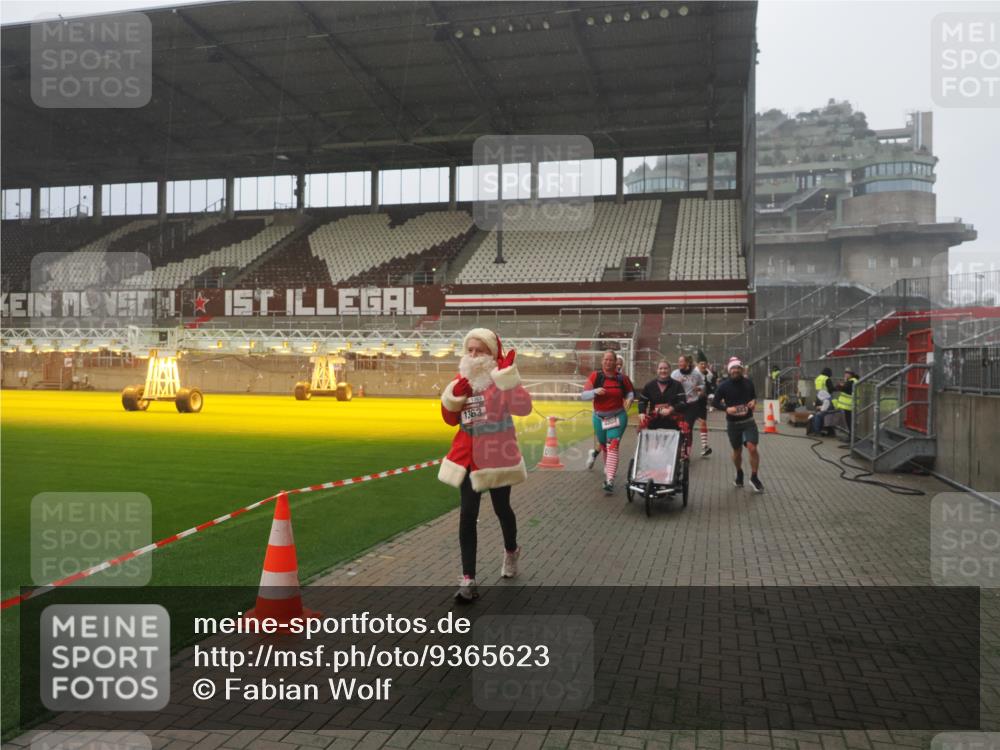 07.12.2025 - St. Pauli X-Mass-Run No. 15 Fabian Wolf http://msf.ph/oto/9365623 07.12.2025 10:15:00 Ziel 762, 1363, 1867, 1869, 1873, 2883, 2891, 3741, 4001, 4004 meine-sportfotos.de