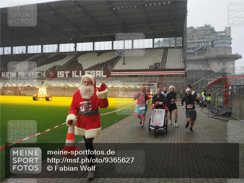 07.12.2025 - St. Pauli X-Mass-Run No. 15 Fabian Wolf http://msf.ph/oto/9365627 07.12.2025 10:15:01 Ziel 762, 1363, 1867, 1869, 1873, 2883, 2891, 3741, 4001, 4004 meine-sportfotos.de