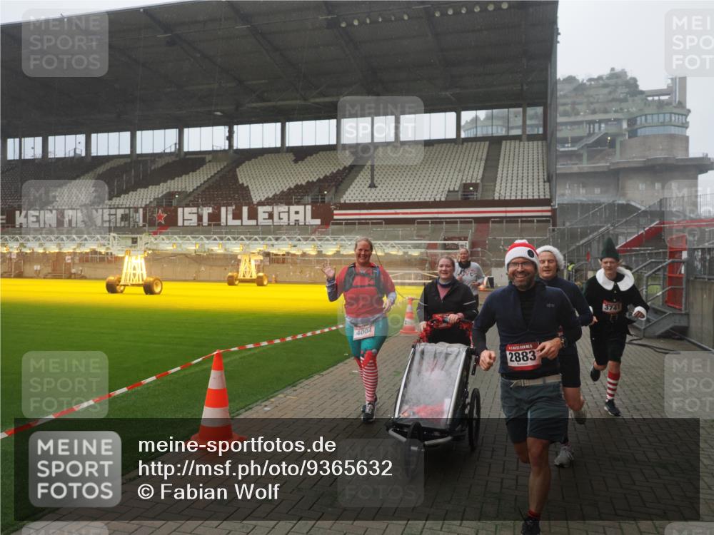 07.12.2025 - St. Pauli X-Mass-Run No. 15 Fabian Wolf http://msf.ph/oto/9365632 07.12.2025 10:15:02 Ziel 308, 762, 1363, 1867, 1869, 1873, 2883, 2891, 3741, 4001, 4004 meine-sportfotos.de