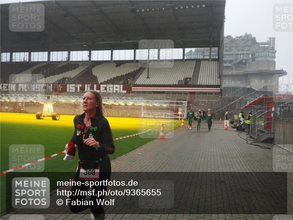 07.12.2025 - St. Pauli X-Mass-Run No. 15 Fabian Wolf http://msf.ph/oto/9365655 07.12.2025 10:15:09 Ziel 308, 438, 762, 2666, 2667, 2668, 2883, 2891, 3741, 4001, 4004 meine-sportfotos.de