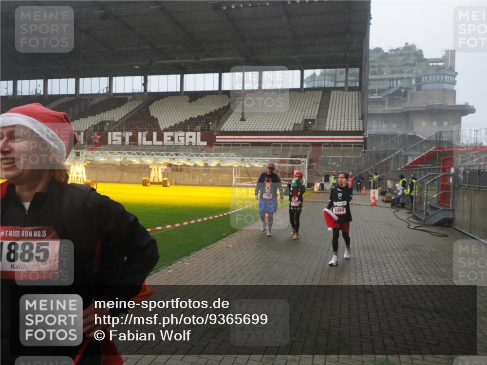 07.12.2025 - St. Pauli X-Mass-Run No. 15 Fabian Wolf http://msf.ph/oto/9365699 07.12.2025 10:15:26 Ziel 431, 436, 438, 1180, 1183, 1885, 3053, 3103, 4494, 4536 meine-sportfotos.de