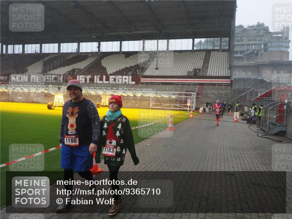 07.12.2025 - St. Pauli X-Mass-Run No. 15 Fabian Wolf http://msf.ph/oto/9365710 07.12.2025 10:15:31 Ziel 436, 1180, 1183, 1885, 2745, 3053, 3103, 4494, 4536 meine-sportfotos.de