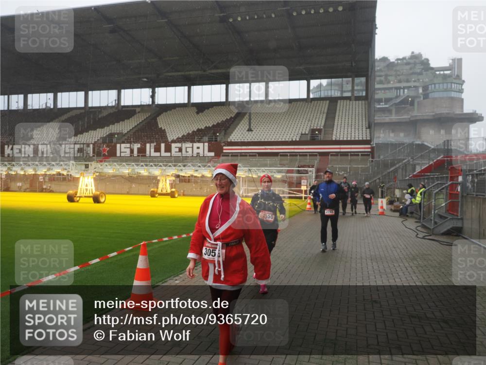 07.12.2025 - St. Pauli X-Mass-Run No. 15 Fabian Wolf http://msf.ph/oto/9365720 07.12.2025 10:15:39 Ziel 2641, 2645, 2652, 2658, 2659, 2745, 3053, 4455 meine-sportfotos.de
