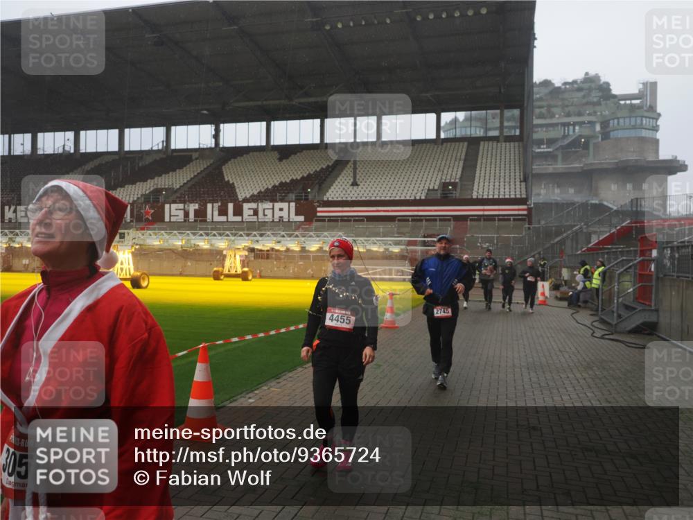 07.12.2025 - St. Pauli X-Mass-Run No. 15 Fabian Wolf http://msf.ph/oto/9365724 07.12.2025 10:15:40 Ziel 2641, 2645, 2652, 2658, 2659, 2745, 3053, 4455 meine-sportfotos.de
