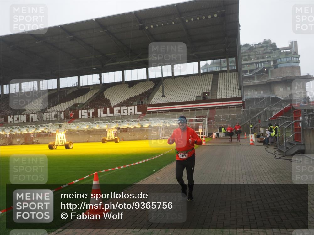 07.12.2025 - St. Pauli X-Mass-Run No. 15 Fabian Wolf http://msf.ph/oto/9365756 07.12.2025 10:16:14 Ziel 394, 1328, 2743 meine-sportfotos.de