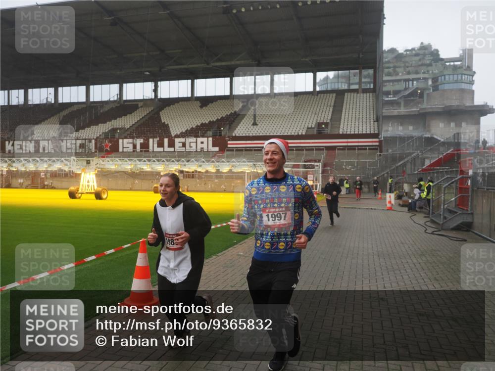 07.12.2025 - St. Pauli X-Mass-Run No. 15 Fabian Wolf http://msf.ph/oto/9365832 07.12.2025 10:16:53 Ziel 1620, 1989, 1997, 2694, 3633, 4356, 4359, 4769 meine-sportfotos.de