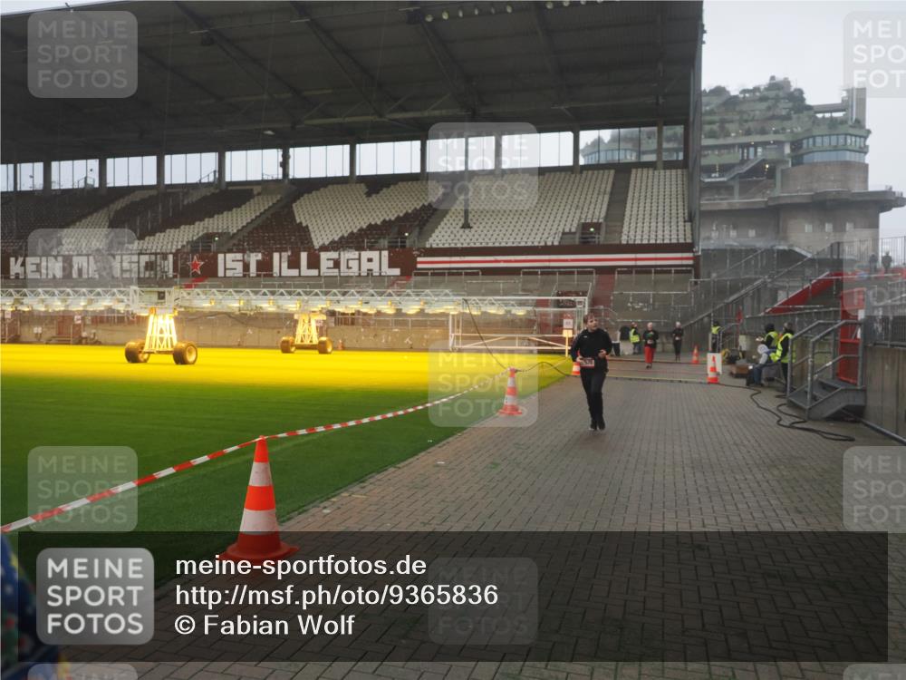 07.12.2025 - St. Pauli X-Mass-Run No. 15 Fabian Wolf http://msf.ph/oto/9365836 07.12.2025 10:16:53 Ziel 1620, 1989, 1997, 2694, 3633, 4356, 4359, 4769 meine-sportfotos.de