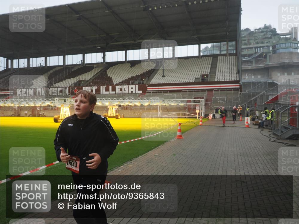 07.12.2025 - St. Pauli X-Mass-Run No. 15 Fabian Wolf http://msf.ph/oto/9365843 07.12.2025 10:16:56 Ziel 1620, 1762, 1989, 1997, 2694, 3633, 4356, 4359, 4769 meine-sportfotos.de