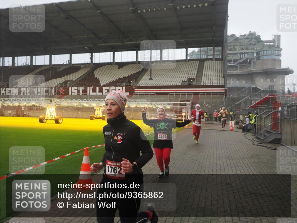 07.12.2025 - St. Pauli X-Mass-Run No. 15 Fabian Wolf http://msf.ph/oto/9365862 07.12.2025 10:17:04 Ziel 1620, 1762, 1989, 1997, 2694, 3229, 3987, 4356, 4359 meine-sportfotos.de