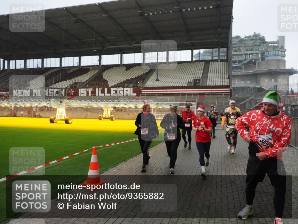 07.12.2025 - St. Pauli X-Mass-Run No. 15 Fabian Wolf http://msf.ph/oto/9365882 07.12.2025 10:17:21 Ziel 257, 268, 2688, 3229, 3522, 3874, 4114, 4339, 4764 meine-sportfotos.de
