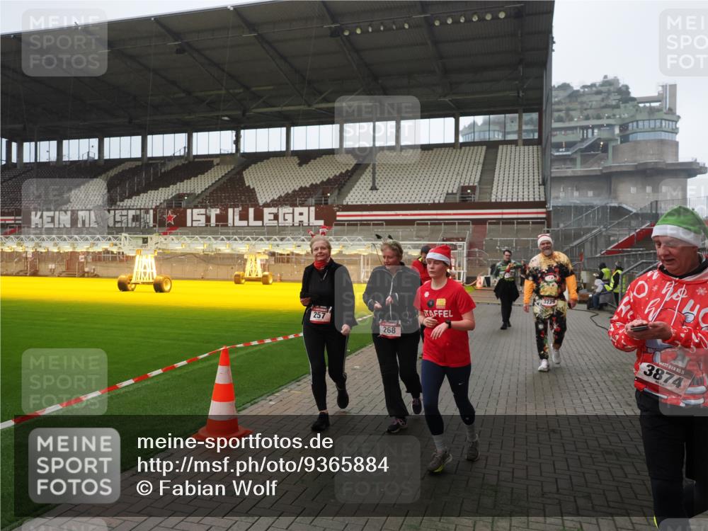 07.12.2025 - St. Pauli X-Mass-Run No. 15 Fabian Wolf http://msf.ph/oto/9365884 07.12.2025 10:17:21 Ziel 257, 268, 2688, 3229, 3522, 3874, 4114, 4339, 4764 meine-sportfotos.de