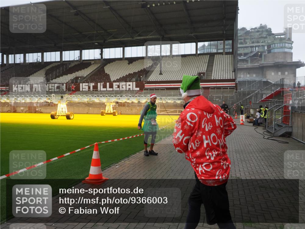 07.12.2025 - St. Pauli X-Mass-Run No. 15 Fabian Wolf http://msf.ph/oto/9366003 07.12.2025 10:18:13 Ziel 3606, 3608 meine-sportfotos.de