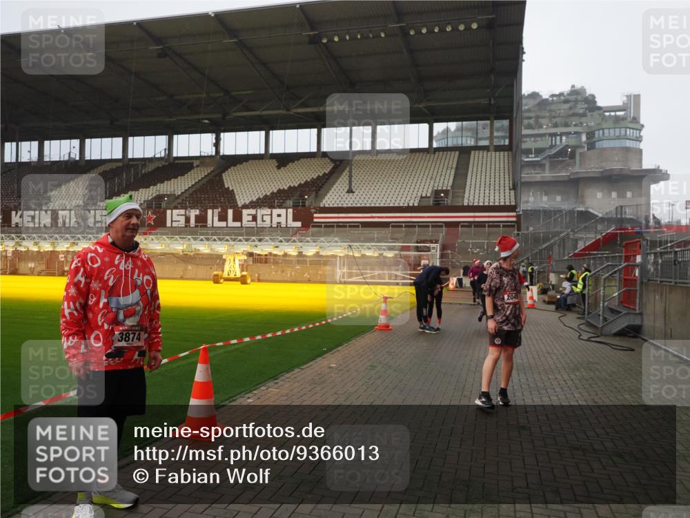 07.12.2025 - St. Pauli X-Mass-Run No. 15 Fabian Wolf http://msf.ph/oto/9366013 07.12.2025 10:18:27 Ziel 243, 264, 269, 2049, 3520, 3606, 3608, 4540 meine-sportfotos.de
