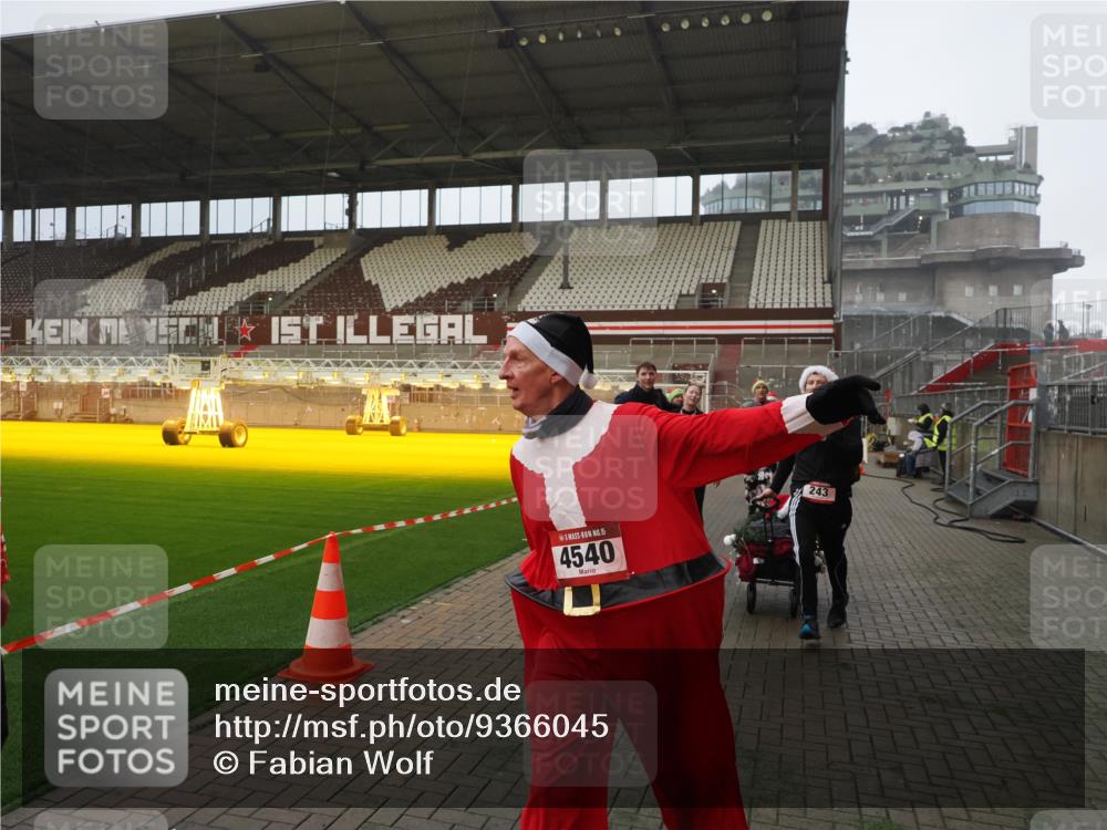 07.12.2025 - St. Pauli X-Mass-Run No. 15 Fabian Wolf http://msf.ph/oto/9366045 07.12.2025 10:18:36 Ziel 243, 264, 269, 1607, 1671, 2049, 2631, 2925, 3520, 4524, 4540 meine-sportfotos.de