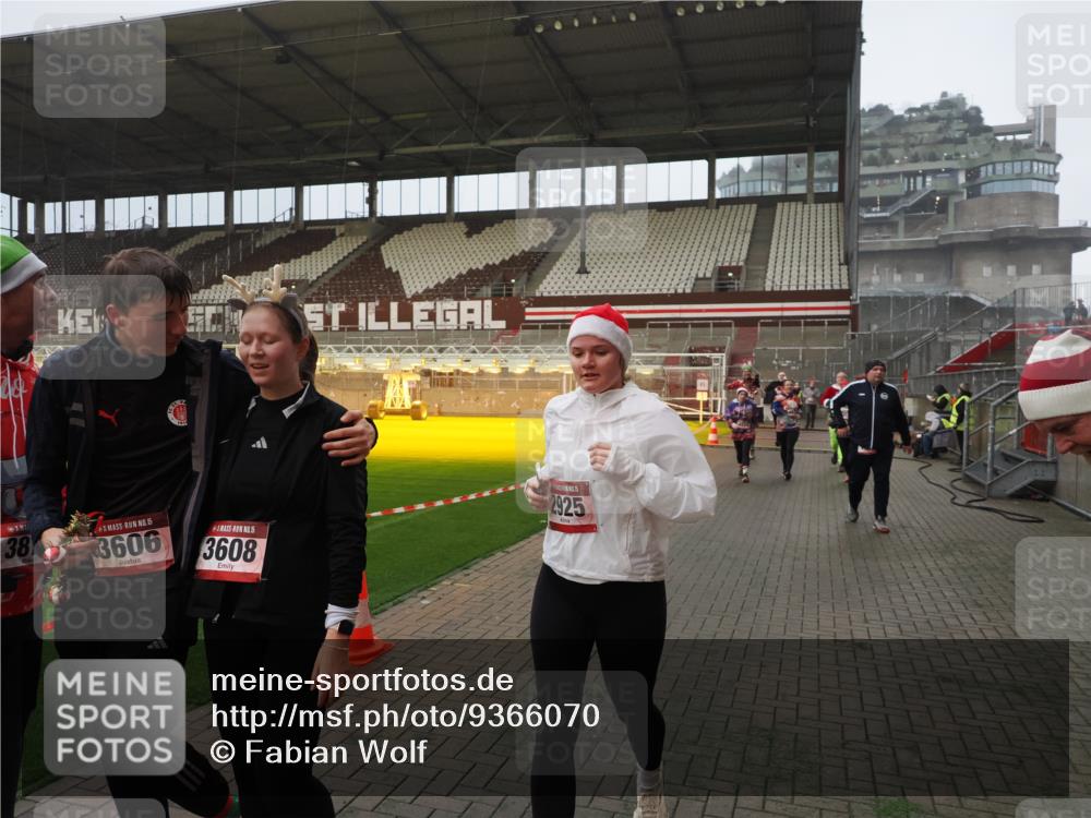 07.12.2025 - St. Pauli X-Mass-Run No. 15 Fabian Wolf http://msf.ph/oto/9366070 07.12.2025 10:18:41 Ziel 243, 264, 269, 721, 1034, 1607, 1671, 2631, 2925, 3520, 3862, 4521, 4522, 4524, 4540, 4547 meine-sportfotos.de