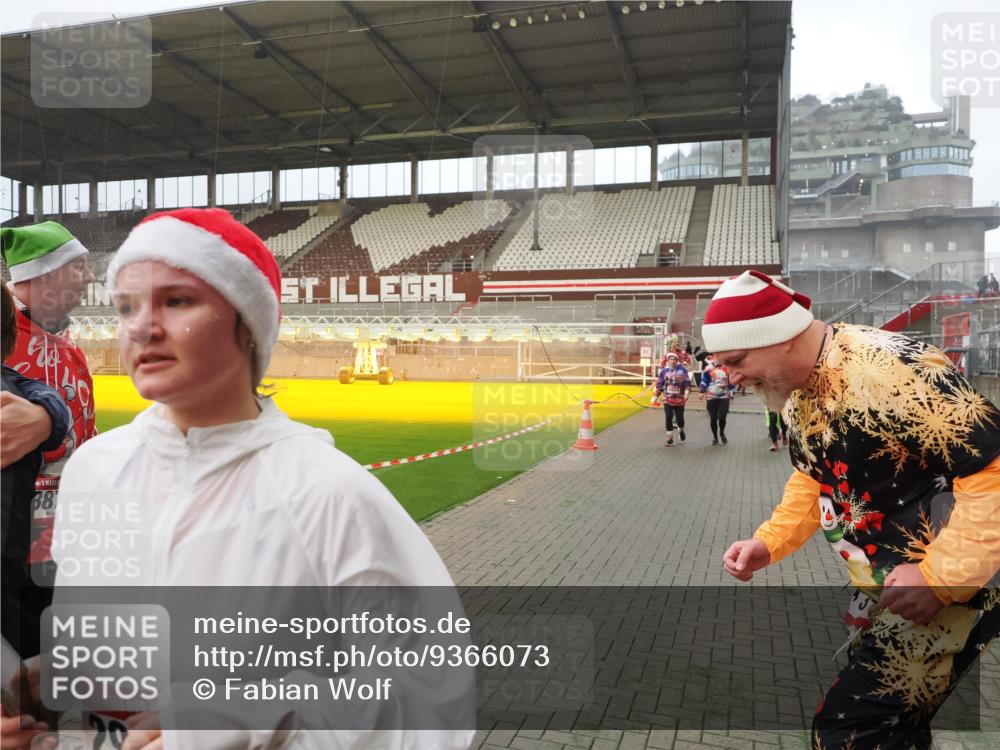 07.12.2025 - St. Pauli X-Mass-Run No. 15 Fabian Wolf http://msf.ph/oto/9366073 07.12.2025 10:18:42 Ziel 243, 264, 269, 721, 1034, 1607, 1671, 2631, 2925, 3520, 3862, 4521, 4522, 4524, 4540, 4547 meine-sportfotos.de